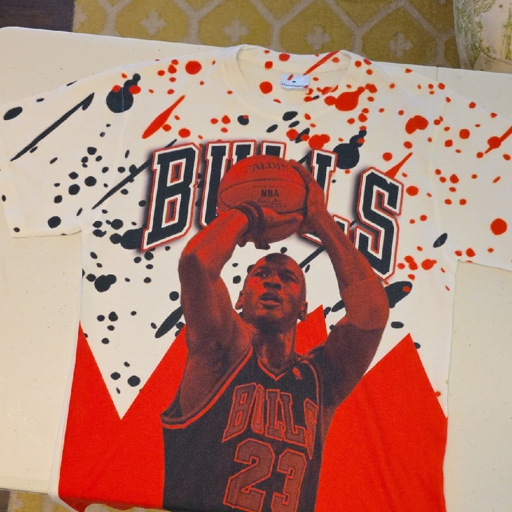 EUC MICHAEL JORDAN Bulls Basketball Graphic T-Shirt - MEDIUM